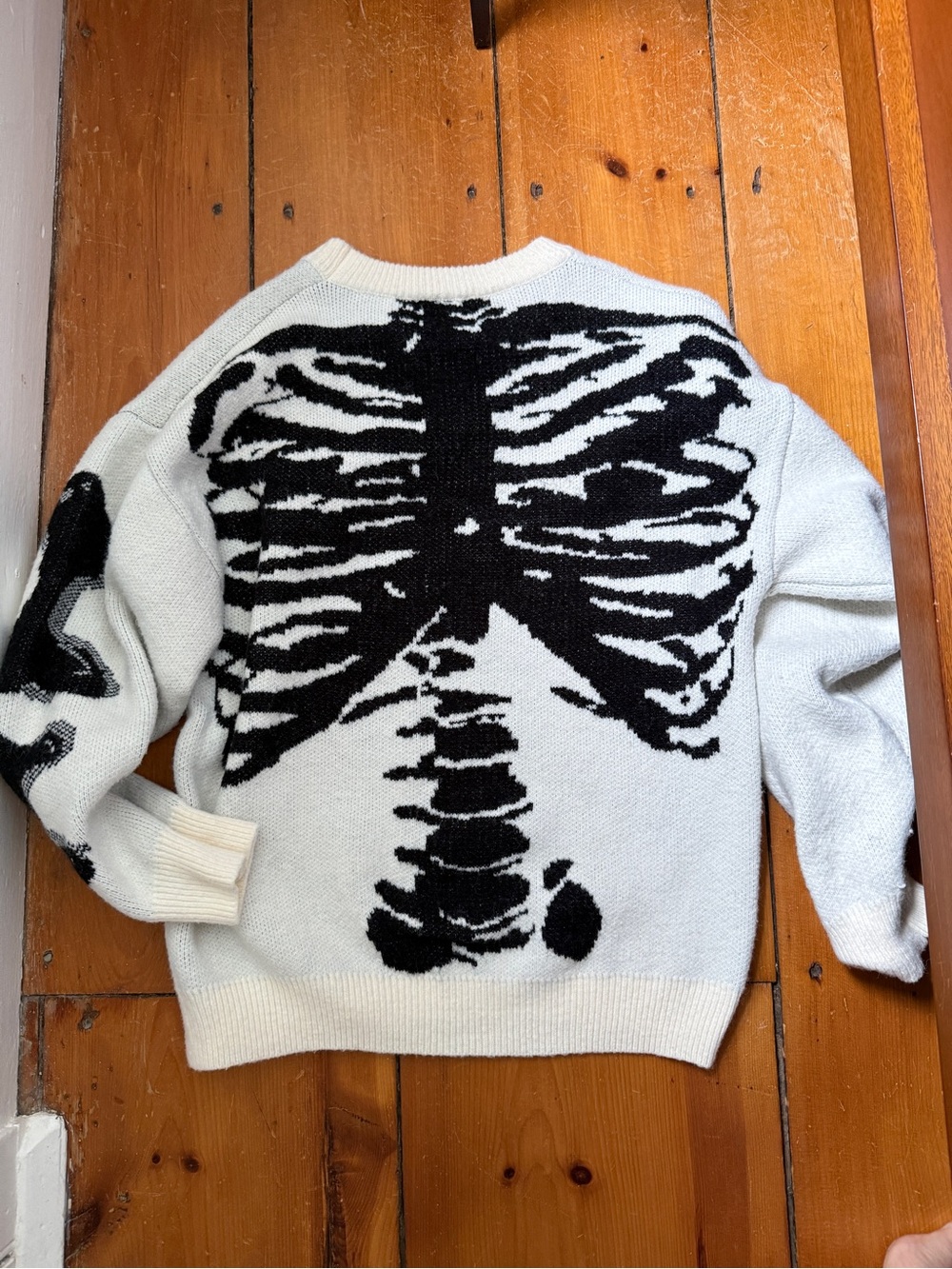 Aelfric Eden White Sweater with Bones - Picture 2 of 8